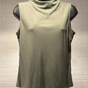 Old Navy Green Sleeveless Muscle Tee with Mandarin Collar